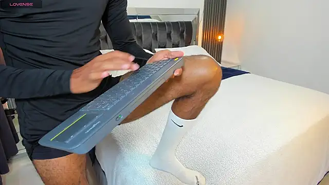 Snapshot of MARC_THOMPSON_ chatting on 09-09-25, 03:55 MARC THOMPSON online show from 09-09-25, 03:55