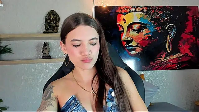 aitana baker  online show from 02-18-26, 03:46