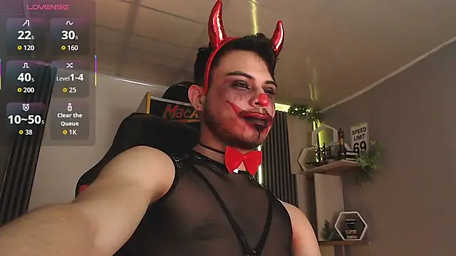 Snapshot of Bastian_MCcormick chatting on 10-31-25, 01:01 Bastian MCcormick online show from 10-31-25, 01:01