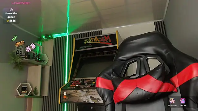 Snapshot of Bastian_MCcormick chatting on 11-20-25, 12:27 Bastian MCcormick online show from 11-20-25, 12:27