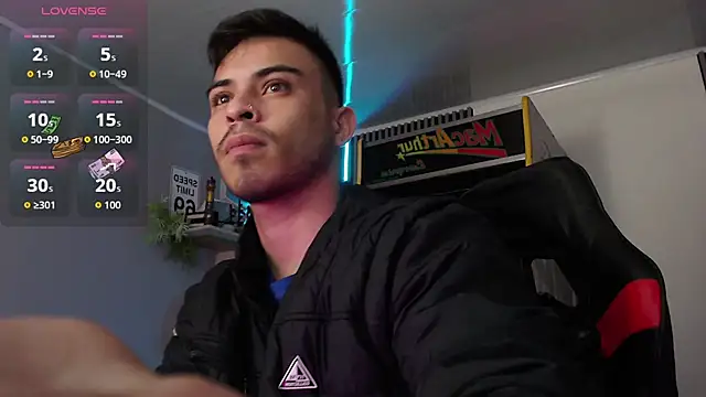 Snapshot of Bastian_MCcormick chatting on 11-30-25, 11:14 Bastian MCcormick online show from 11-30-25, 11:14