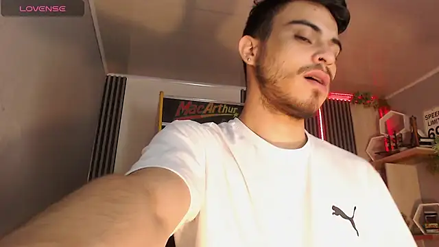 Snapshot of Bastian_MCcormick chatting on 12-14-25, 11:59 Bastian MCcormick online show from 12-14-25, 11:59