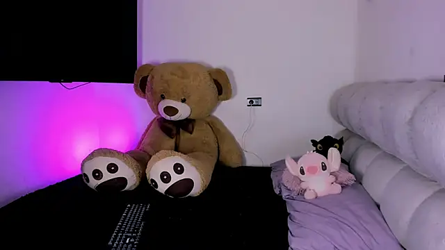 fhalon foxxxys  online show from 05-28-26, 11:40