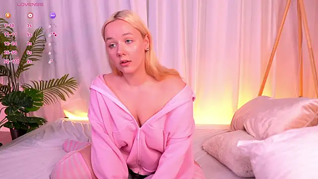 MissBunnyDoll online show from 04-25-26, 07:33