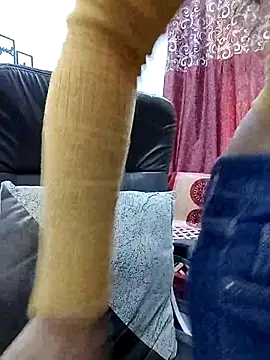 Snapshot of SEEMA_127 chatting on 11-11-25, 06:24 SEEMA 127 online show from 11-11-25, 06:24