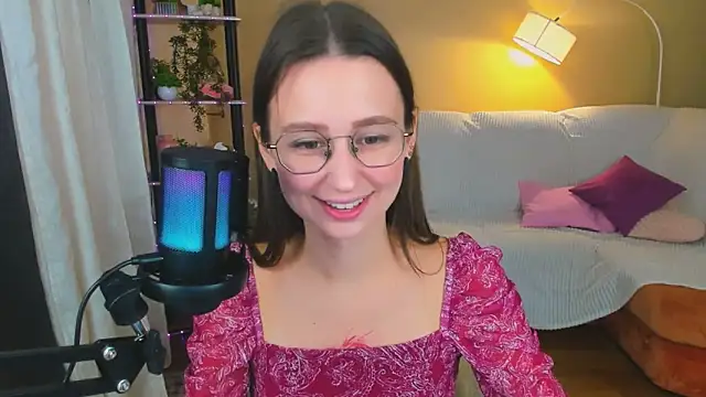 Snapshot of YourLovellyStory chatting on 09-16-25, 11:33 YourLovellyStory online show from 09-16-25, 11:33