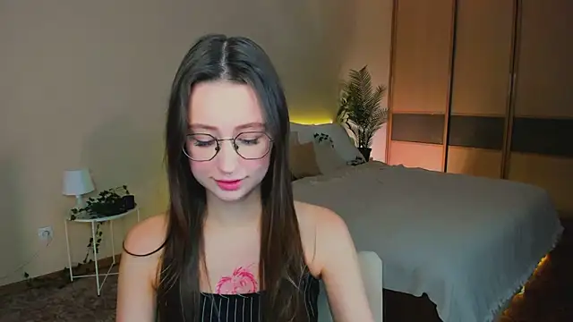 Snapshot of YourLovellyStory chatting on 10-08-25, 09:18 YourLovellyStory online show from 10-08-25, 09:18