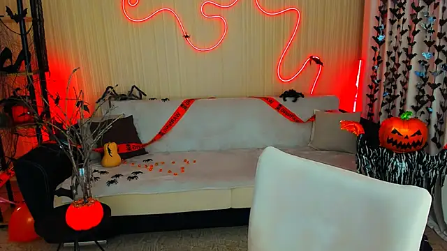 Snapshot of YourLovellyStory chatting on 10-28-25, 11:25 YourLovellyStory online show from 10-28-25, 11:25