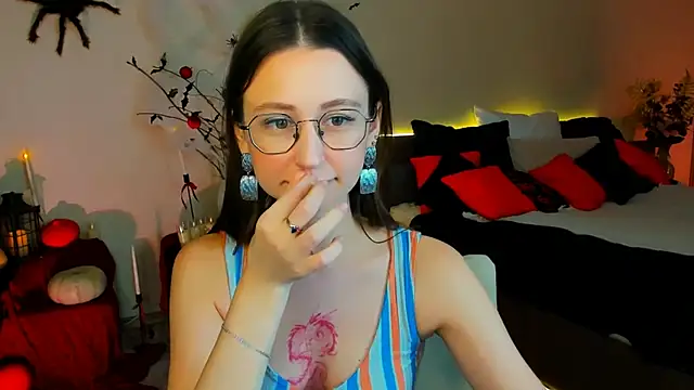 Snapshot of YourLovellyStory chatting on 10-29-25, 09:22 YourLovellyStory online show from 10-29-25, 09:22