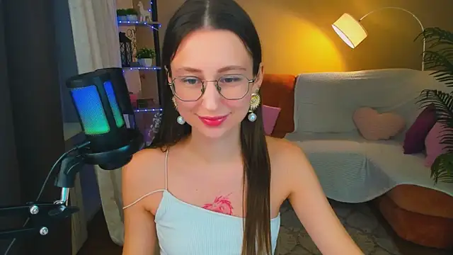 Snapshot of YourLovellyStory chatting on 11-14-25, 11:42 YourLovellyStory online show from 11-14-25, 11:42