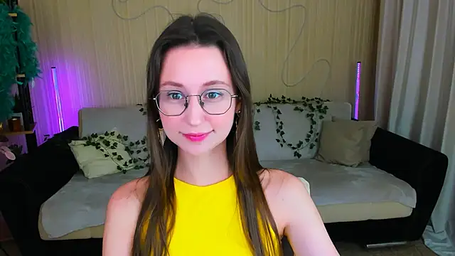 Snapshot of YourLovellyStory chatting on 11-24-25, 04:51 YourLovellyStory online show from 11-24-25, 04:51