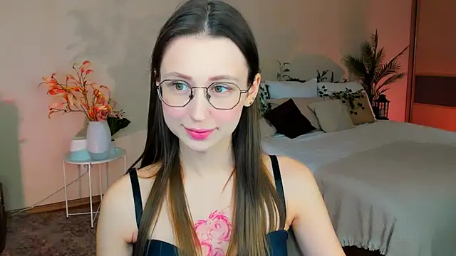 Snapshot of YourLovellyStory chatting on 11-26-25, 09:21 YourLovellyStory online show from 11-26-25, 09:21