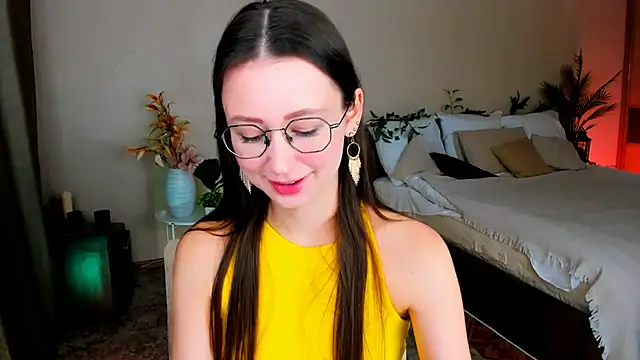 Snapshot of YourLovellyStory chatting on 12-02-25, 11:26 YourLovellyStory online show from 12-02-25, 11:26