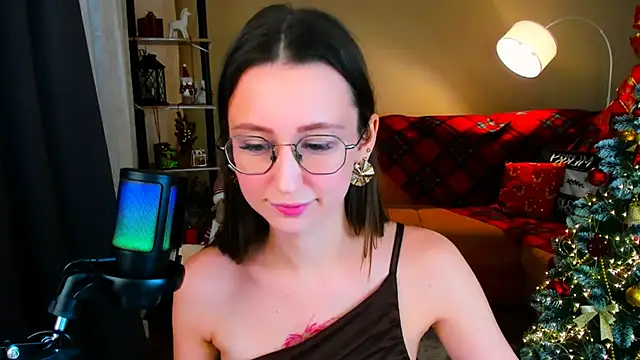 Snapshot of YourLovellyStory chatting on 12-15-25, 04:55 YourLovellyStory online show from 12-15-25, 04:55