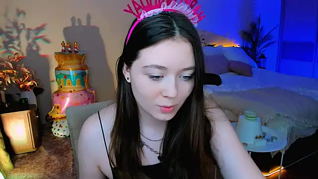 AlluringLookk online show from 11-27-25, 11:23