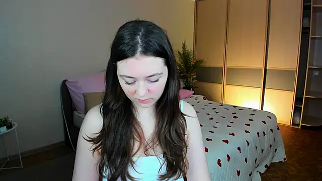 Snapshot of AlluringLookk chatting on 06-24-26, 04:39 AlluringLookk online show from 06-24-26, 04:39