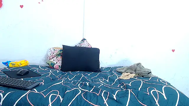 Snapshot of karenvagina18 chatting on 10-20-25, 01:11 karenvagina18 online show from 10-20-25, 01:11