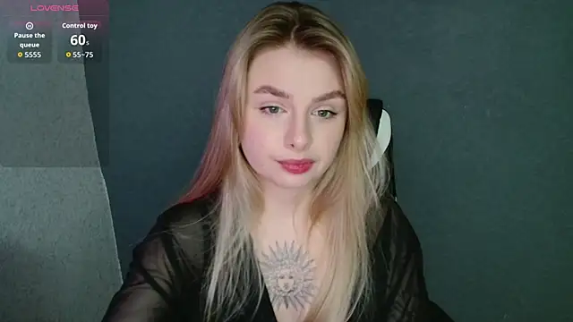 Snapshot of AngelicaHollywood chatting on 10-20-25, 07:36 AngelicaHollywood online show from 10-20-25, 07:36