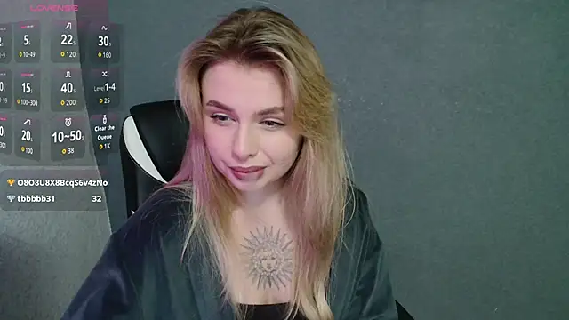 Snapshot of AngelicaHollywood chatting on 10-22-25, 09:03 AngelicaHollywood online show from 10-22-25, 09:03