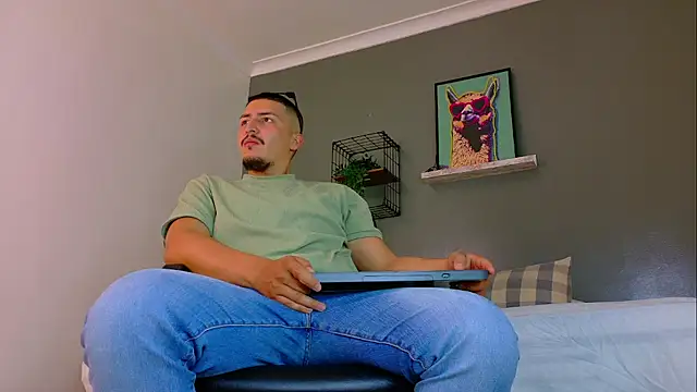 MrFox   online show from 04-11-26, 07:29