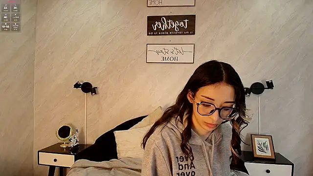 Emilia Bons online show from 02-24-26, 01:42