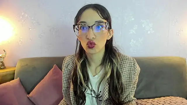 Emilia Bons online show from 04-21-26, 12:55