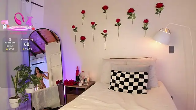 Snapshot of JannaFoxx_ chatting on 10-24-25, 07:54 JannaFoxx online show from 10-24-25, 07:54