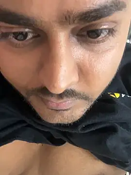 Snapshot of blrguychub chatting on 10-29-25, 02:19 blrguychub online show from 10-29-25, 02:19