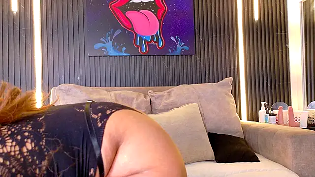 Snapshot of SophiaSummer chatting on 12-02-25, 02:45 SophiaSummer online show from 12-02-25, 02:45