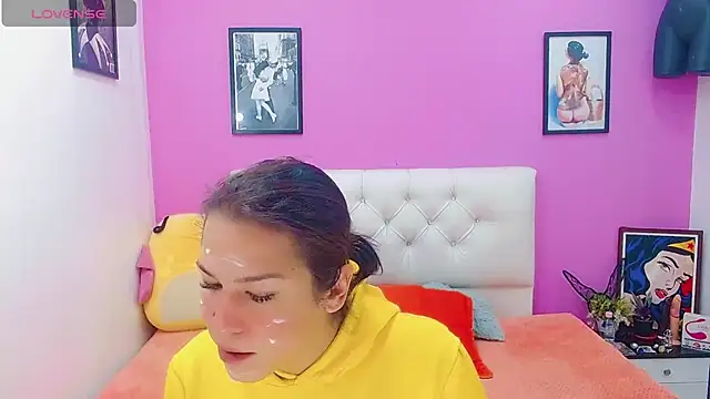 Snapshot of Azley_sweet chatting on 11-04-25, 04:39 Azley sweet online show from 11-04-25, 04:39