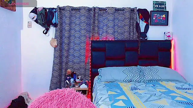 Snapshot of Azley_sweet chatting on 11-13-25, 04:28 Azley sweet online show from 11-13-25, 04:28