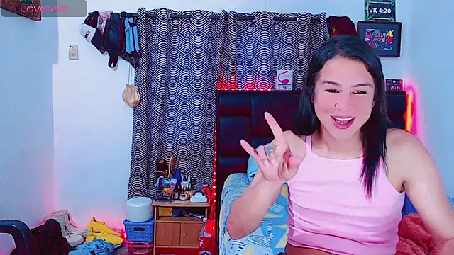 Snapshot of Azley_sweet chatting on 11-15-25, 12:56 Azley sweet online show from 11-15-25, 12:56