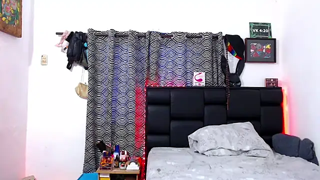 Snapshot of Azley_sweet chatting on 11-22-25, 02:27 Azley sweet online show from 11-22-25, 02:27