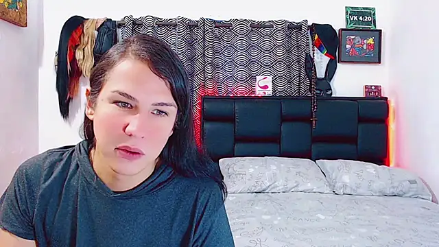 Snapshot of Azley_sweet chatting on 11-25-25, 01:11 Azley sweet online show from 11-25-25, 01:11