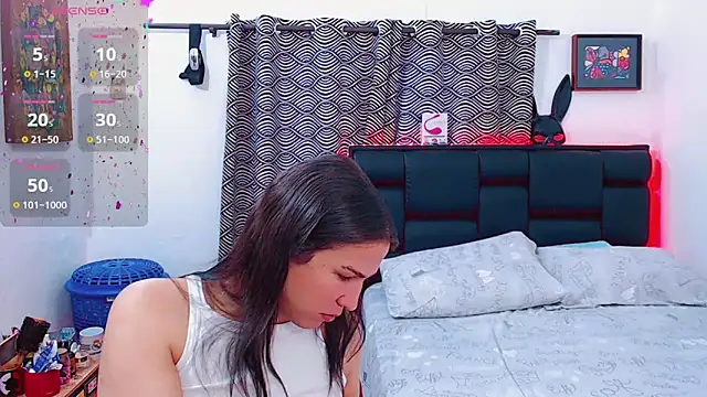 Snapshot of Azley_sweet chatting on 02-18-26, 12:23 Azley sweet online show from 02-18-26, 12:23