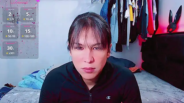 Snapshot of Azley_sweet chatting on 06-19-26, 01:37 Azley sweet online show from 06-19-26, 01:37