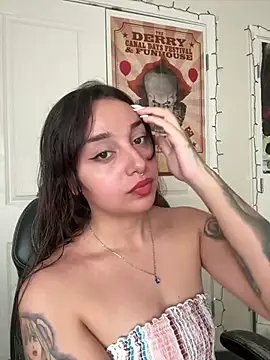 CharmingMaddie online show from 01-13-26, 04:56