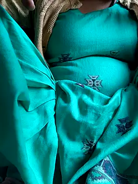 Love-pari077 online show from 12-18-25, 04:07