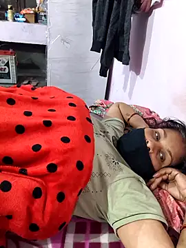 Snapshot of Love-pari077 chatting on 12-21-25, 01:24 Love-pari077 online show from 12-21-25, 01:24