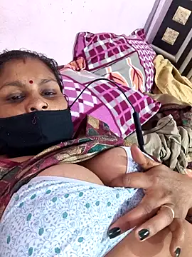 Snapshot of Love-pari077 chatting on 02-01-26, 02:59 Love-pari077 online show from 02-01-26, 02:59