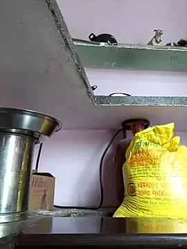 Snapshot of Love-pari077 chatting on 02-21-26, 02:45 Love-pari077 online show from 02-21-26, 02:45