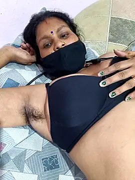 Snapshot of Love-pari077 chatting on 04-17-26, 03:15 Love-pari077 online show from 04-17-26, 03:15