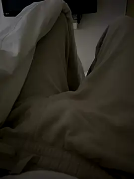 Snapshot of Frankieyyy1 chatting on 11-16-25, 06:24 Frankieyyy1 online show from 11-16-25, 06:24