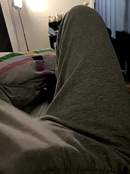 Snapshot of Frankieyyy1 chatting on 11-18-25, 09:41 Frankieyyy1 online show from 11-18-25, 09:41