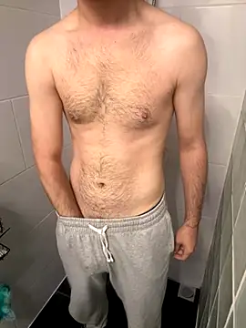 Snapshot of Frankieyyy1 chatting on 11-20-25, 03:28 Frankieyyy1 online show from 11-20-25, 03:28