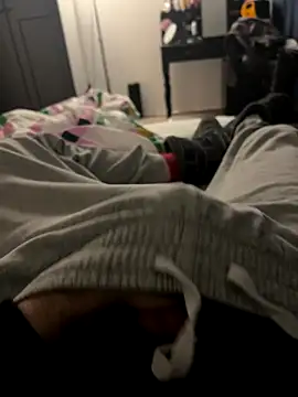 Snapshot of Frankieyyy1 chatting on 12-15-25, 08:57 Frankieyyy1 online show from 12-15-25, 08:57