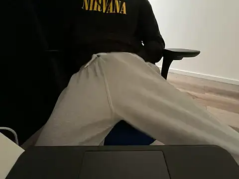 Frankieyyy1 online show from 04-19-26, 05:51