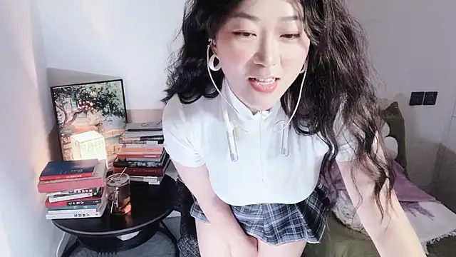 Snapshot of Emmaq996 chatting on 10-20-25, 02:45 Emmaq996 online show from 10-20-25, 02:45