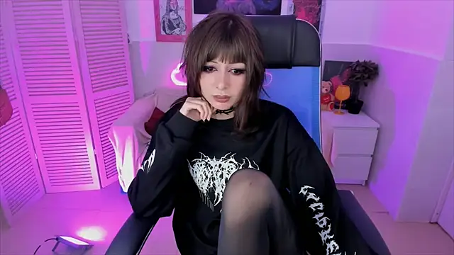 CrystallBloom online show from 11-05-25, 04:07