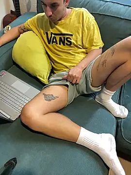 Snapshot of darkdecide chatting on 11-28-25, 12:19 darkdecide online show from 11-28-25, 12:19